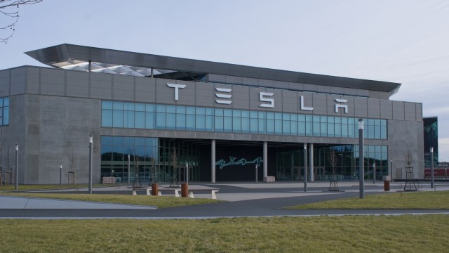 Tesla has partnered with a global renewable energy platform Matrix Renewables to develop a Megapack battery energy storage system in Scotland.