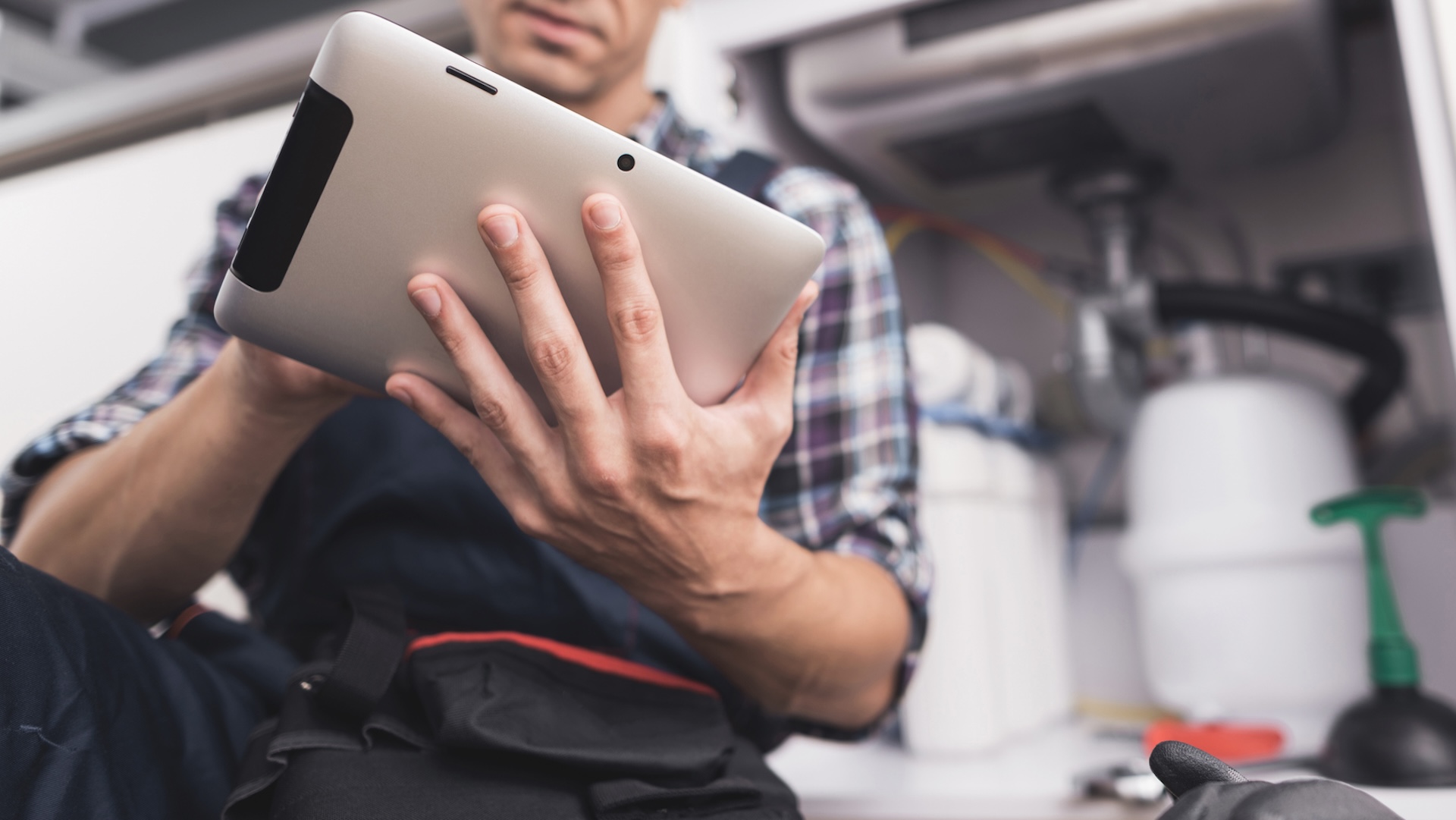 Tech CEO makes controversial claim about future outlook for electricians and plumbers: 'Going to have a hard time coping'