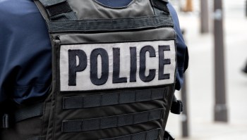 Authorities in Mozambique stopped five people who were attempting to move illegal timber across district borders.