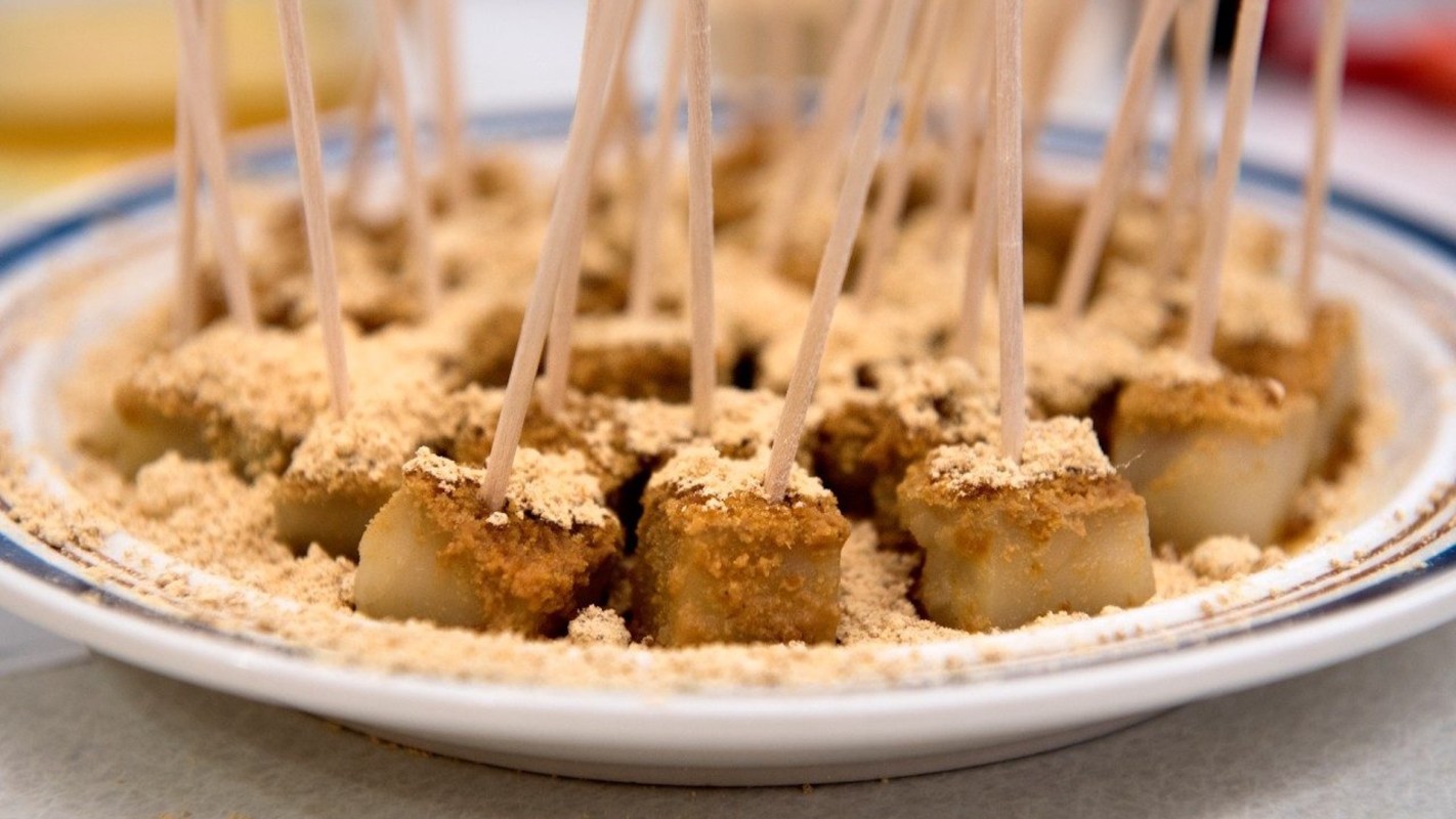 Professor Jacob Barney instructed his ecology class to bring in dishes made from invasive species for a potluck.