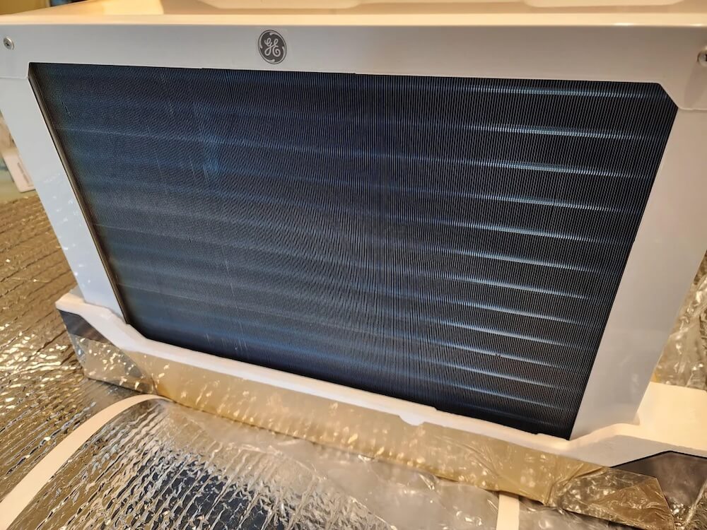 One Reddit user shared how their heat pump window unit kept their room toasty warm, even when it was freezing outside.