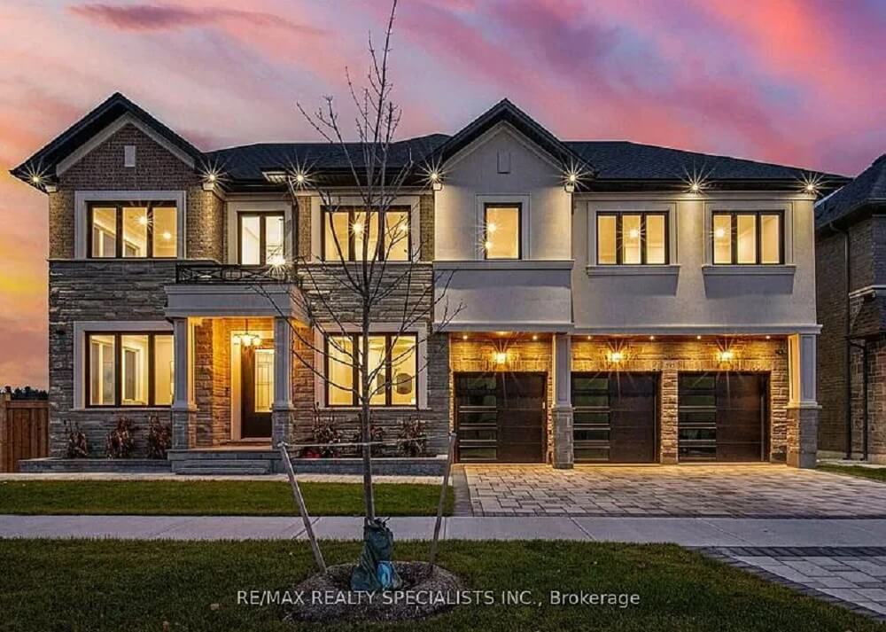 Redditors were irked by a post showing a big, bland mansion in a large housing community.