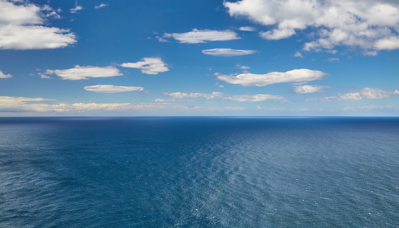 Researchers discovered that microplastics accumulate in the middle of tube-like structures winding around circular currents.