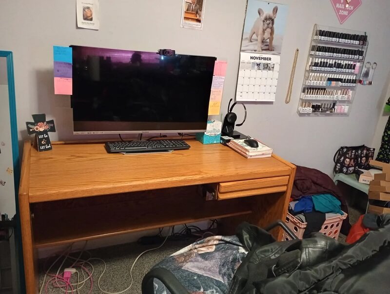 One Redditor shared how they saved thousands of dollars by rescuing a curbside desk and revealed a clever hack for avoiding awkward interactions.