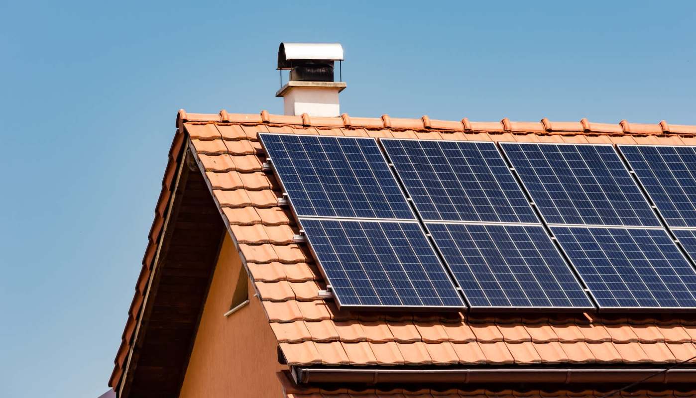 Discover the many benefits of using plug-in solar panels as an affordable alternative to a traditional rooftop installation.