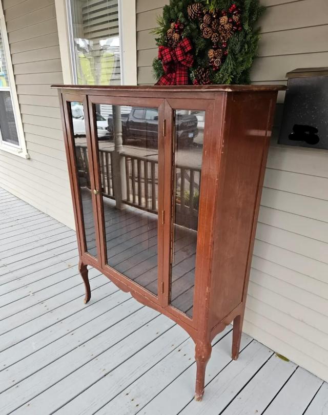 One Redditor shared the story of how they rescued a scrappy old cabinet from the side of the road and upcycled it into a beautiful piece of furniture.
