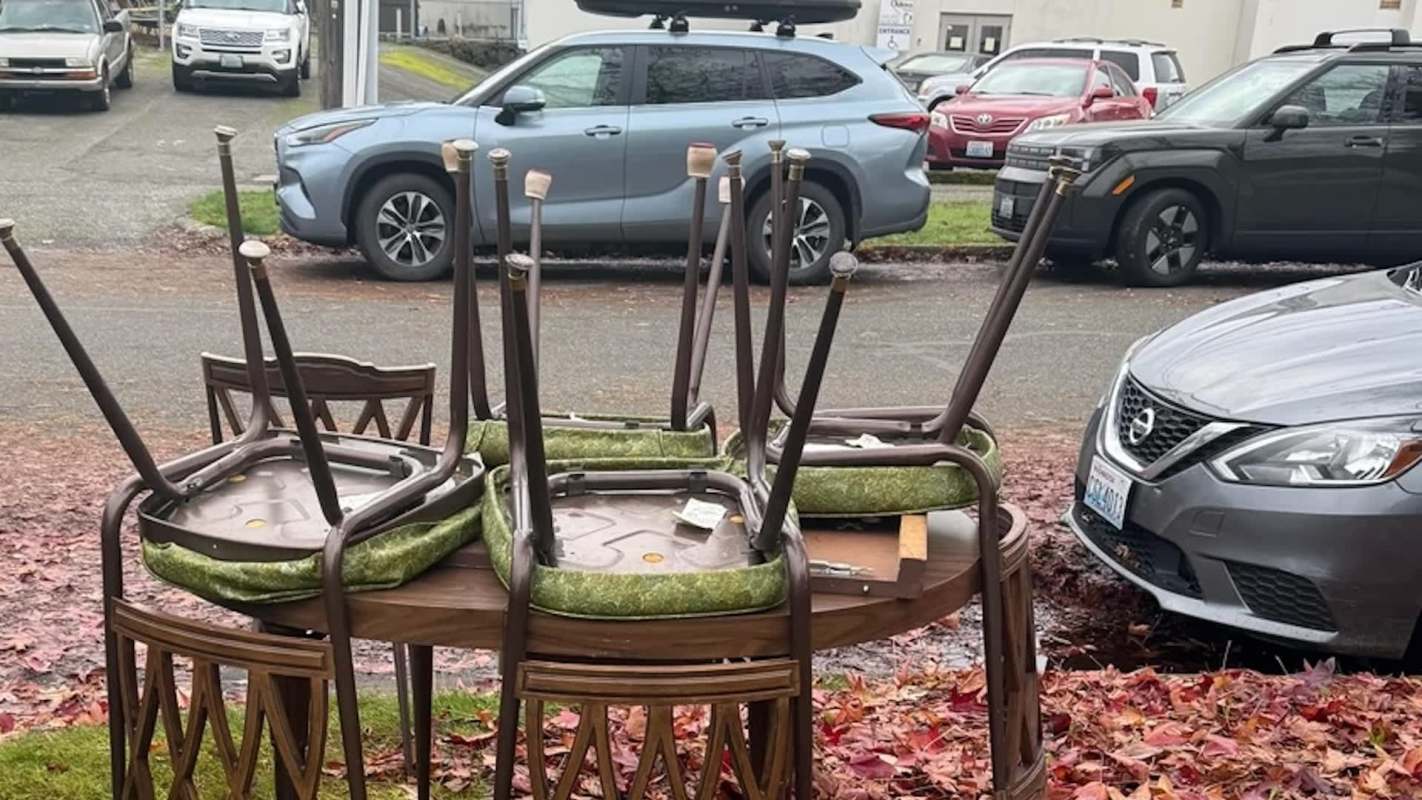 One Redditor shared how they found an awesome retro table at a thrift store and how countless others have had similar success.