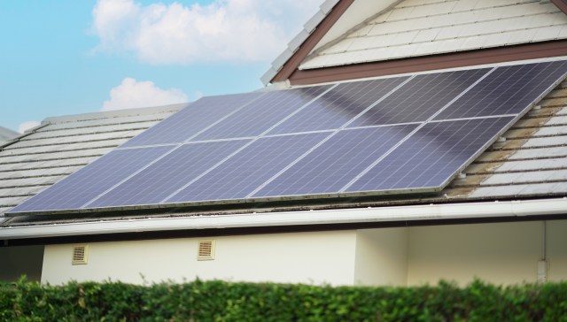 A New Jersey Redditor sought advice on a solar panel lease transfer gone awry, leading to a potentially costly lawsuit.