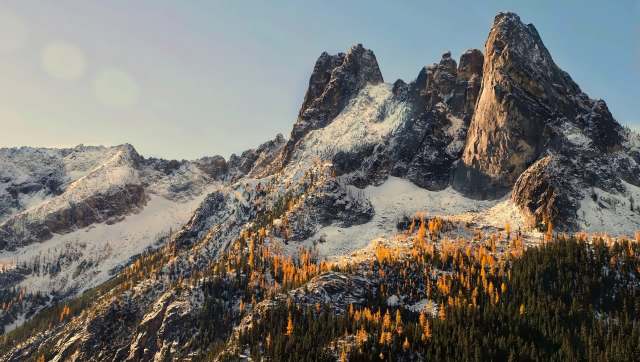 An ongoing snow drought across the Cascade Range of mountains in western North America is leaving mountains unusually bare.