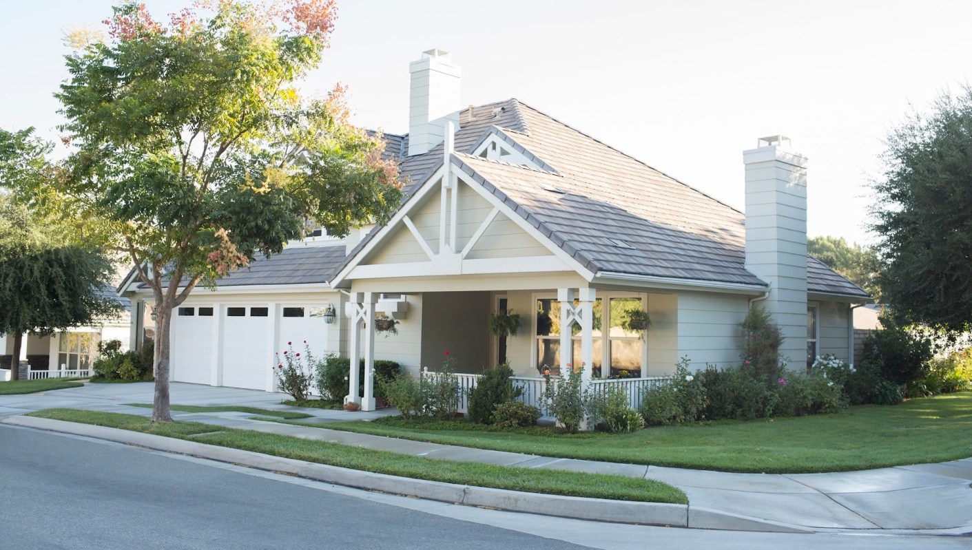 A nervous homebuyer's Reddit post started a conversation about solar contracts, transparency in home sales, and what happens when clean-energy upgrades come with fine print.