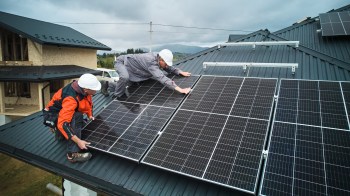 One Redditor asked for a quote check on a potential solar lease to try to get ahead of Florida's expected energy price jumps.