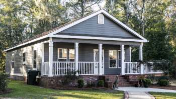 A Reddit post is drawing attention to solar leases that some buyers say could significantly affect monthly energy bills.