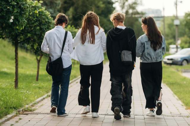 Teen vaping in New Zealand has dropped by half since peaking in 2021, according to a new report.