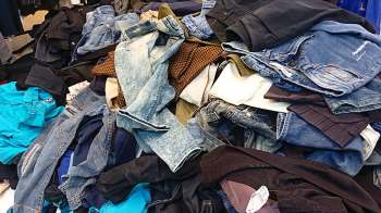 A Redditor shared their amazing experience at a thrift store, where they discovered over $100 in cash in the pockets of a pair of jeans.