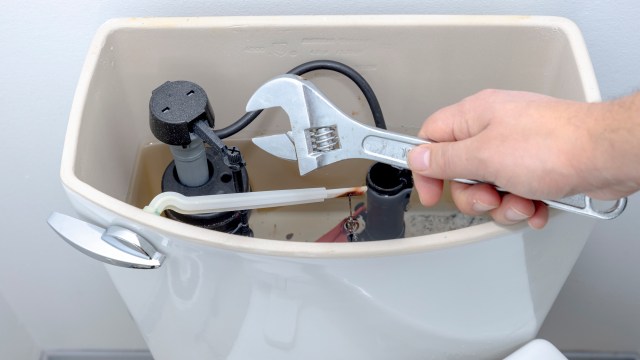 Toilets are a necessity in civilized society, so when something goes wrong with yours, these DIY toilet hacks can help.
