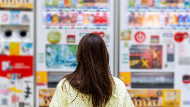 Commuters at a Yokohama train station can now grab discounted baked goods from automated lockers that rescue food before it winds up in the garbage.