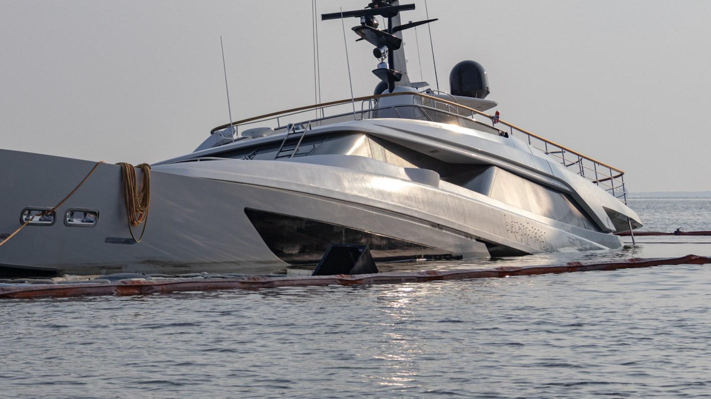 A video of a luxury yacht sinking just moments after launch is drawing reactions online for the shock factor.