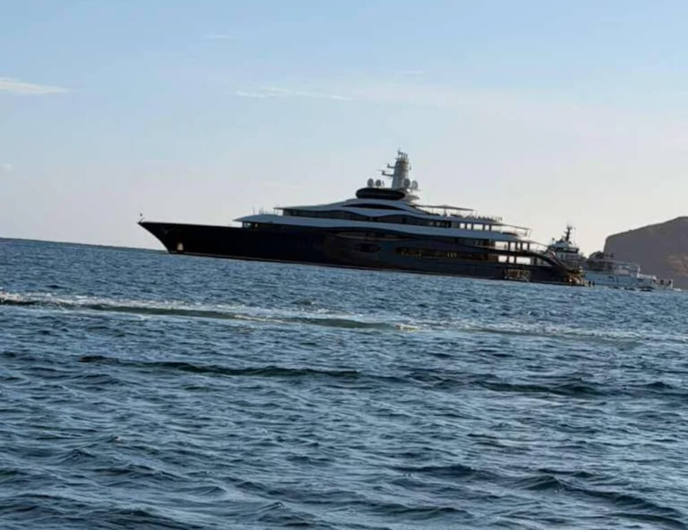 One Redditor posted a photo of Mark Zuckerberg's yacht in a secluded area in the Gulf of California.