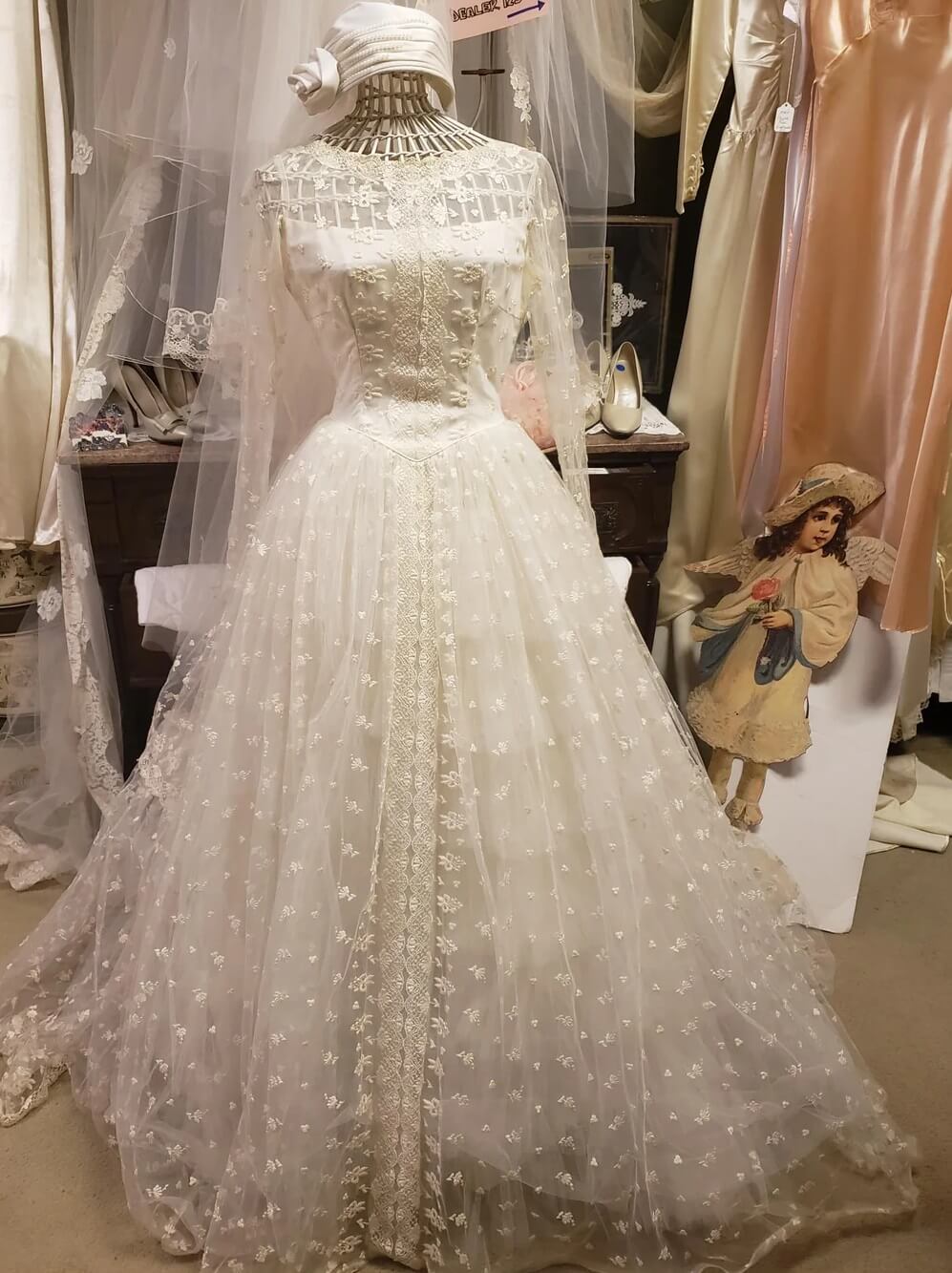 One bride-to-be managed to find the wedding dress of her dreams without needing to break the bank.