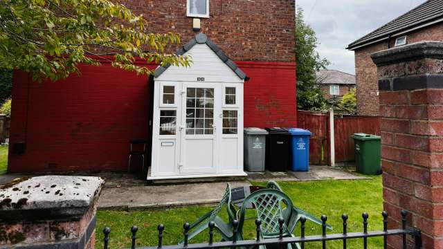 About half of a Nashville townhouse resident's neighbors are visitors staying in Airbnbs ... the travelers are mostly litterbugs.