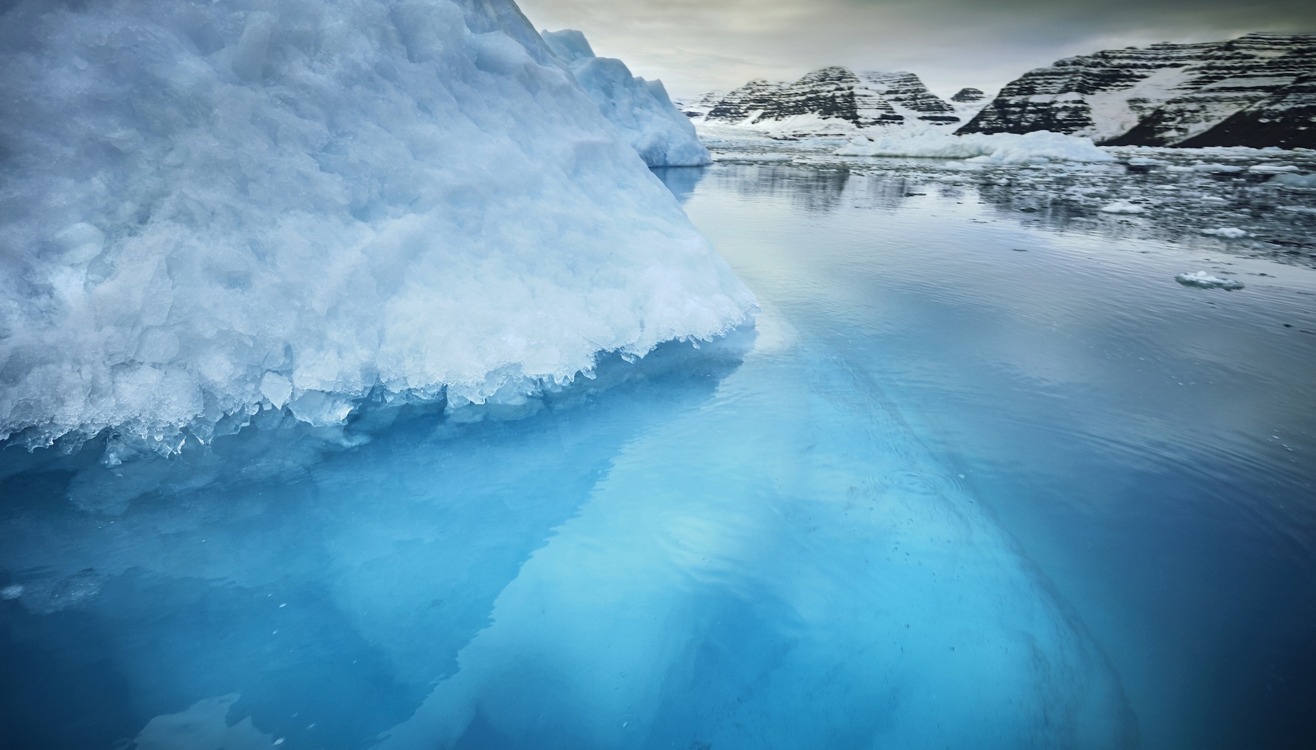 Scientists issue warning after discovering hundreds of volcanoes in unexpected location: 'Hidden beneath'