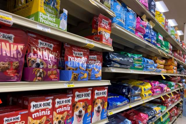 A Reddit user shared photos of Bark Bowls, a "travel-ready" dog food product, and revealed a significant packaging problem.