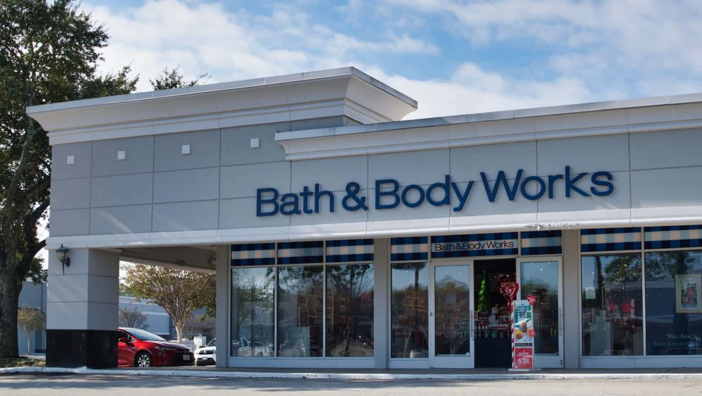 One lucky Redditor scored a bunch of free Bath & Body Works' candles by dumpster diving.