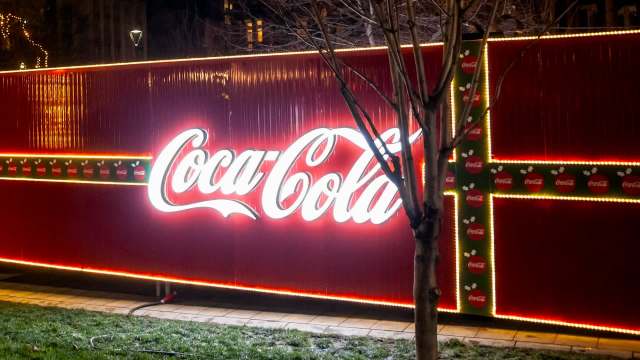 An Italian consumer rights organization is confronting Coca-Cola over allegedly incomplete Advent calendars.