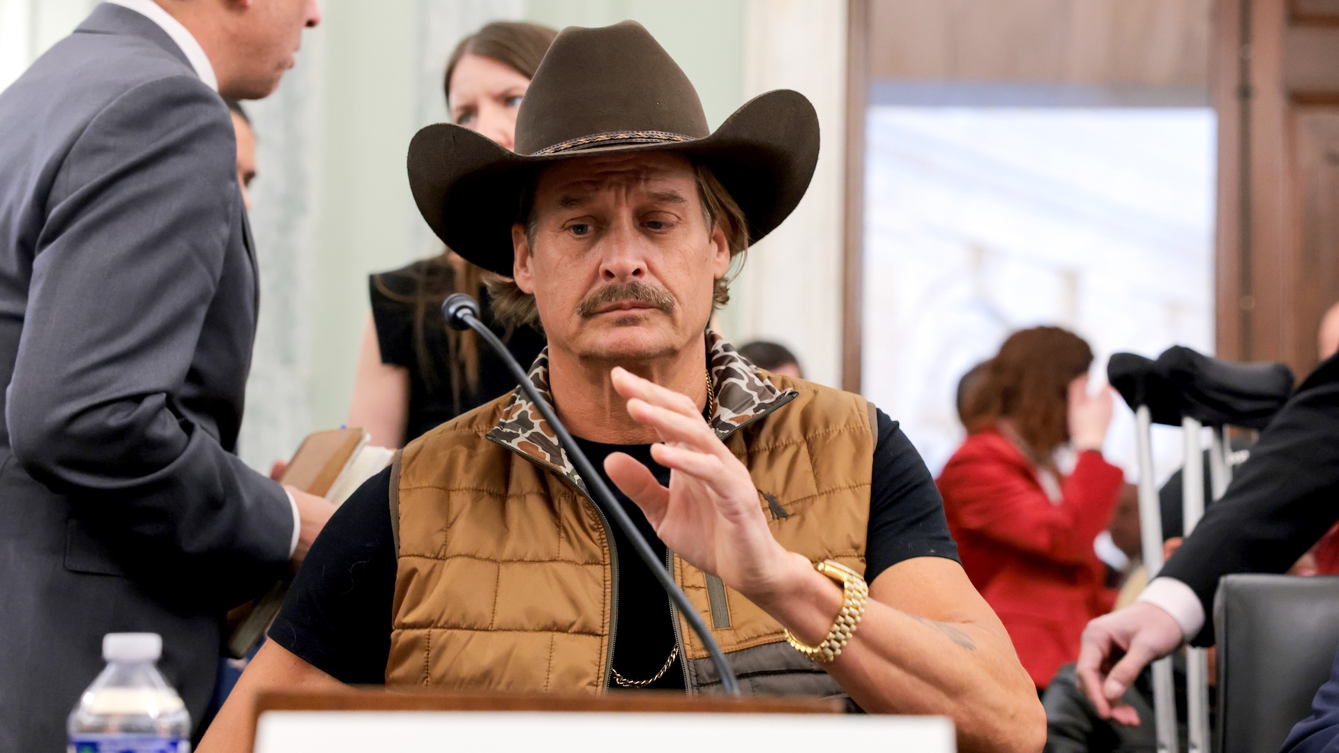 Kid Rock ignites backlash after details surface about his private jet: 'Is that … even legal?'