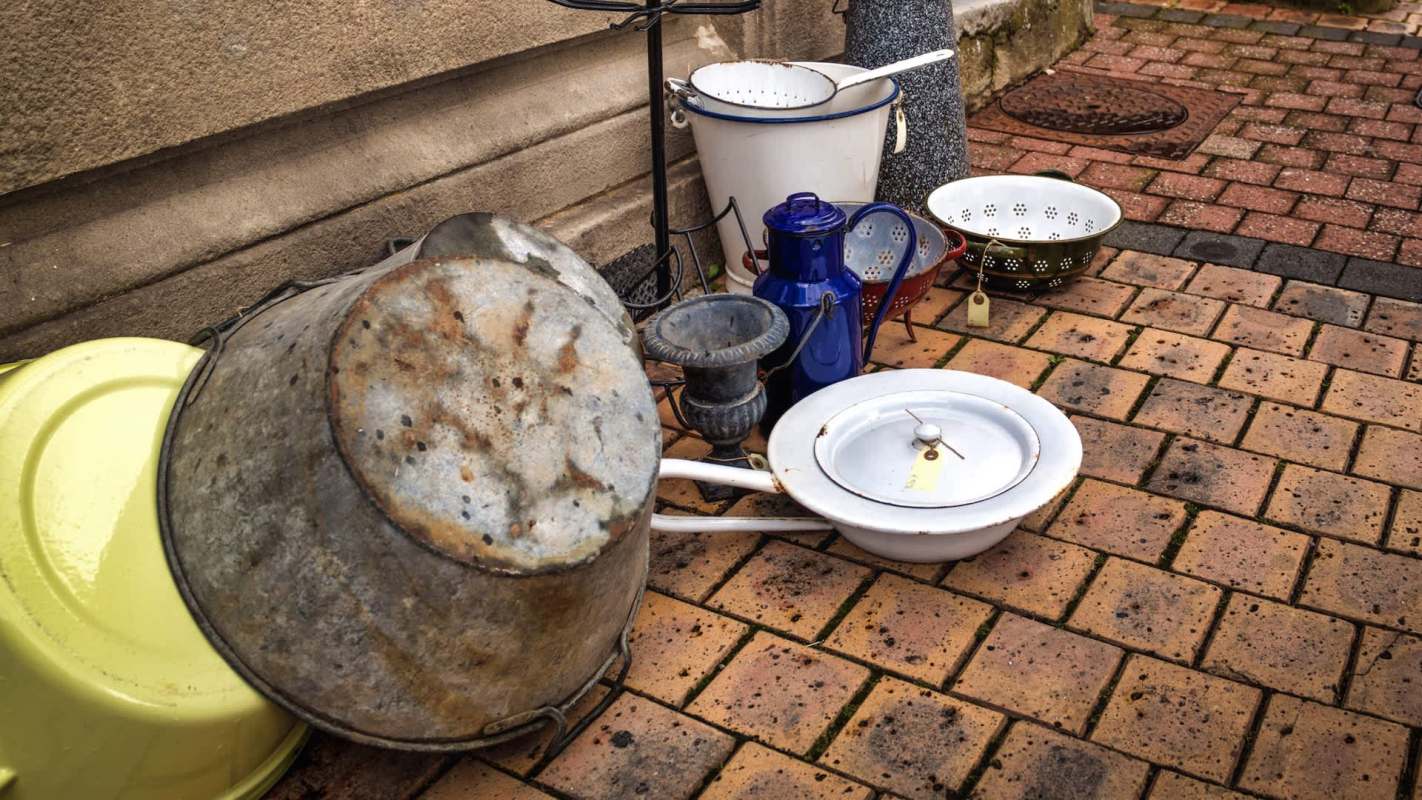 One lucky individual picked up multiple Le Creuset skillets and a set of cherry-red salt and pepper shakers for free off a curb.