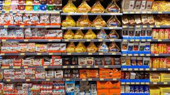 When you buy a product in person at the store, what you see ought to be what you get. But more and more, manufacturers are designing their packaging to be misleading, as was the case here with Lindt and its truffles.