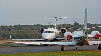 The Super Bowl Effect explains the rise in pollution from the ultra-wealthy's private jet usage.