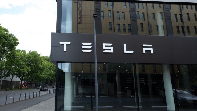 A rash of fatalities has led to the Chinese's announcement of a ban on the "invisible" door handles popularized by Tesla.