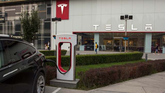 Tesla is continuing to pave the way for a more robust electric semi-truck charging infrastructure, inking a deal with Pilot.