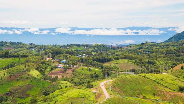 New Zealand scrapped its multimillion-dollar plans for an airstrip on the atolls of Tokelau, leaving residents to weather climatic threats.