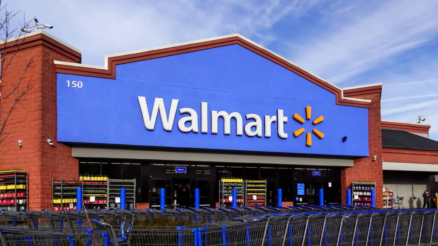 An apparent phased packaging switch by Walmart caught a customer's attention, and sparked major dissatisfaction from an anti-waste Reddit community.