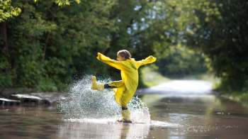 Adventurous play for kids allows them to take risks in a safer setting, learn what is and isn't safe behavior, and feel more confident.