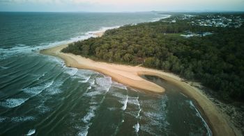 Rapidly rising temperatures and increasingly frequent and severe storms are eroding the Batavia Coast's coastline in Geraldton, Western Australia.