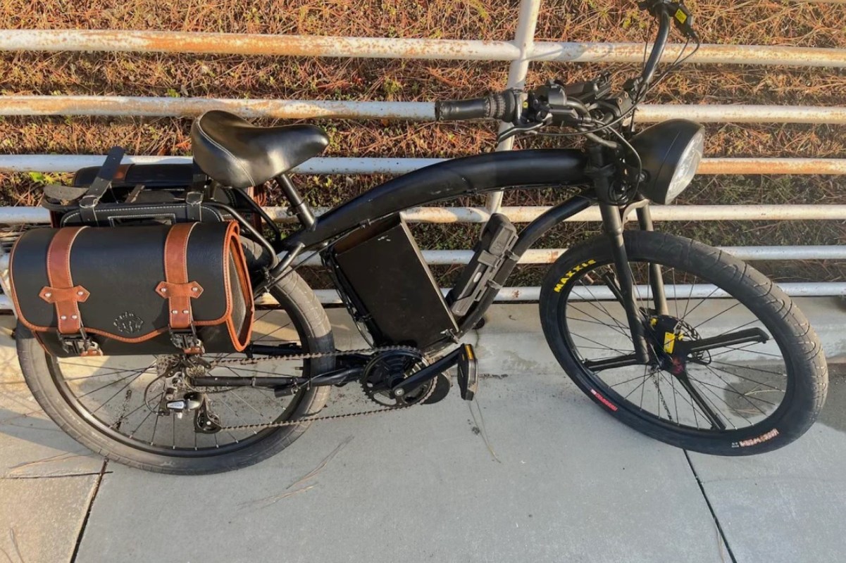 A Reddit user had the perfect creative and cost-efficient solution to a workspace without a charging station for their electric bike.