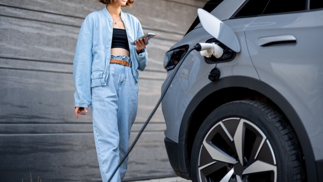 General Motors has just taken a big step toward simplifying the public charging experience by integrating a major fast-charging network directly into its smartphone apps.