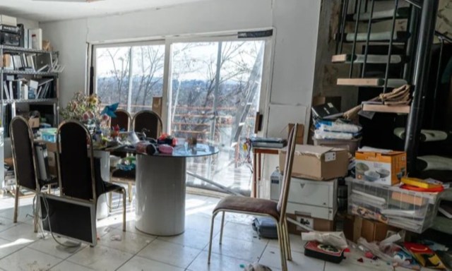 A Redditor shared photos of a $4 million abandoned mansion, and what was left inside has people talking.