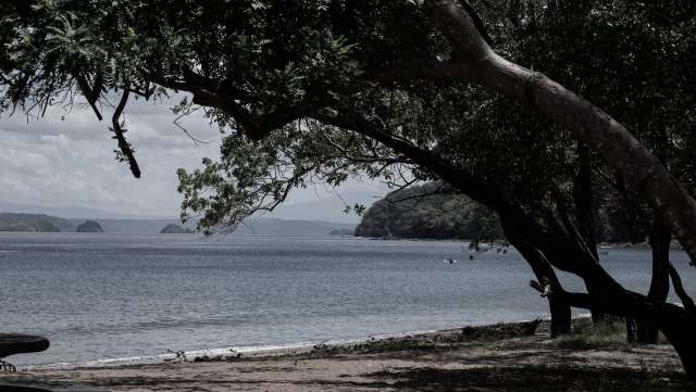 With cold front 14 coming in on the heels of a major temperature drop in Costa Rica, those on the Caribbean coast are left worrying about beach safety and erosion.