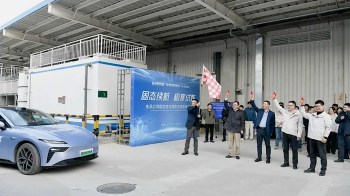 Chinese automaker Dongfeng has developed a 350 watt-hour per kilogram solid-state battery that could change the future of EVs.