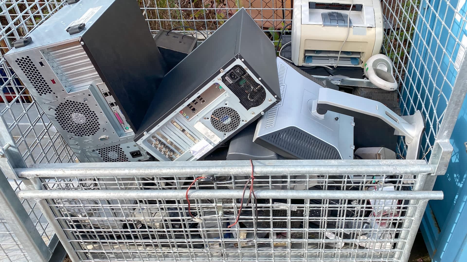 Tech enthusiast thrilled after finding sought-after item in waste bin: 'Still shaking'