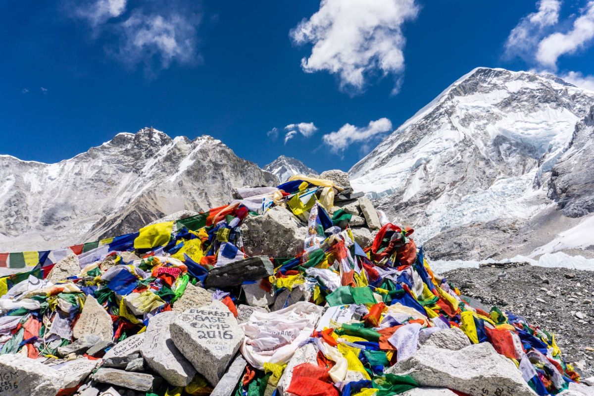 The nation of Nepal has scrapped its incentive to help the reduction of the amount of trash present on Mount Everest, after it failed to make a meaningful impact.