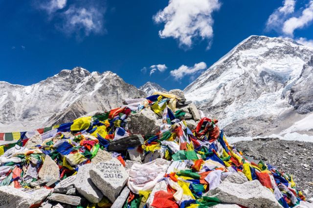 The nation of Nepal has scrapped its incentive to help the reduction of the amount of trash present on Mount Everest, after it failed to make a meaningful impact.