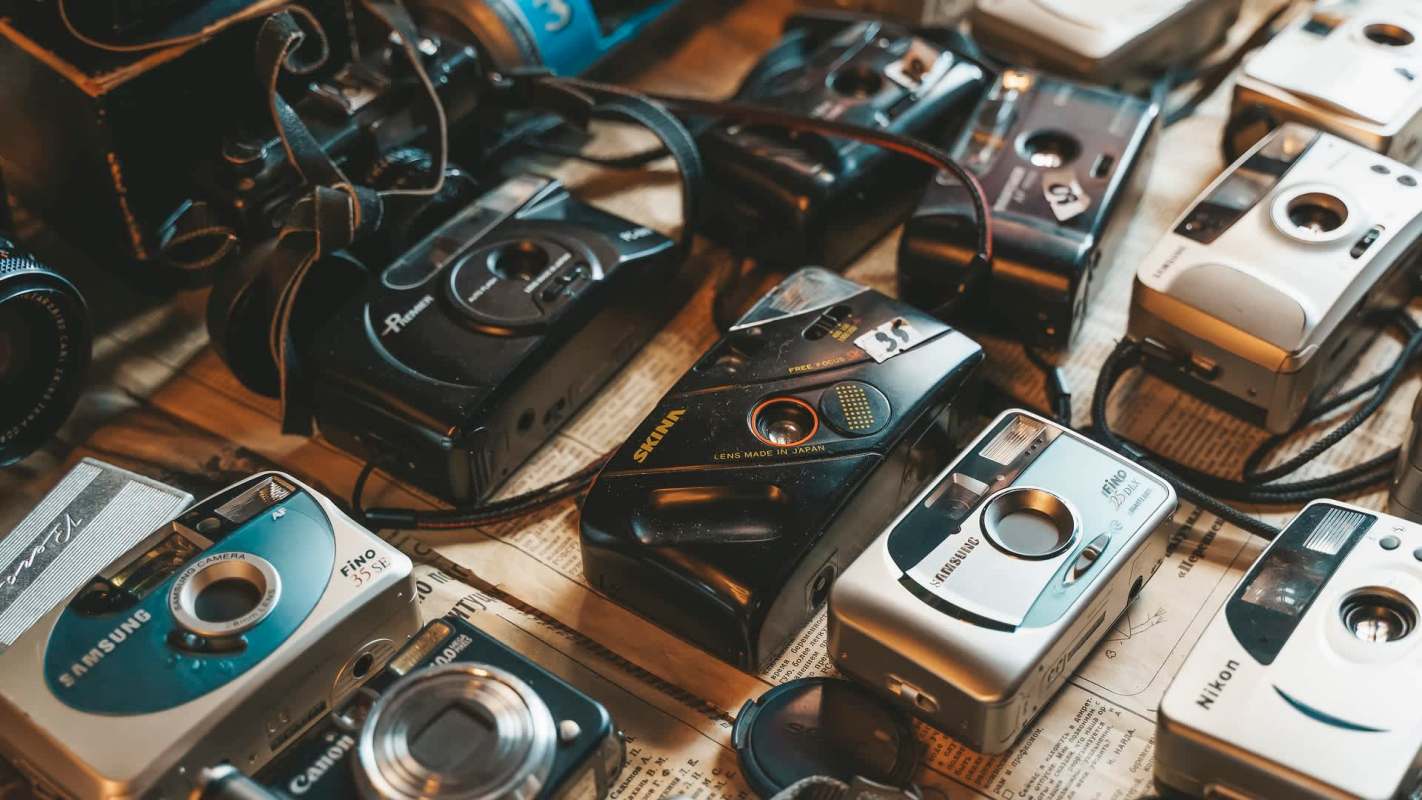 A Redditor posted in r/FoundPhotos about the photos he'd found on old film rolls from thrift store cameras.