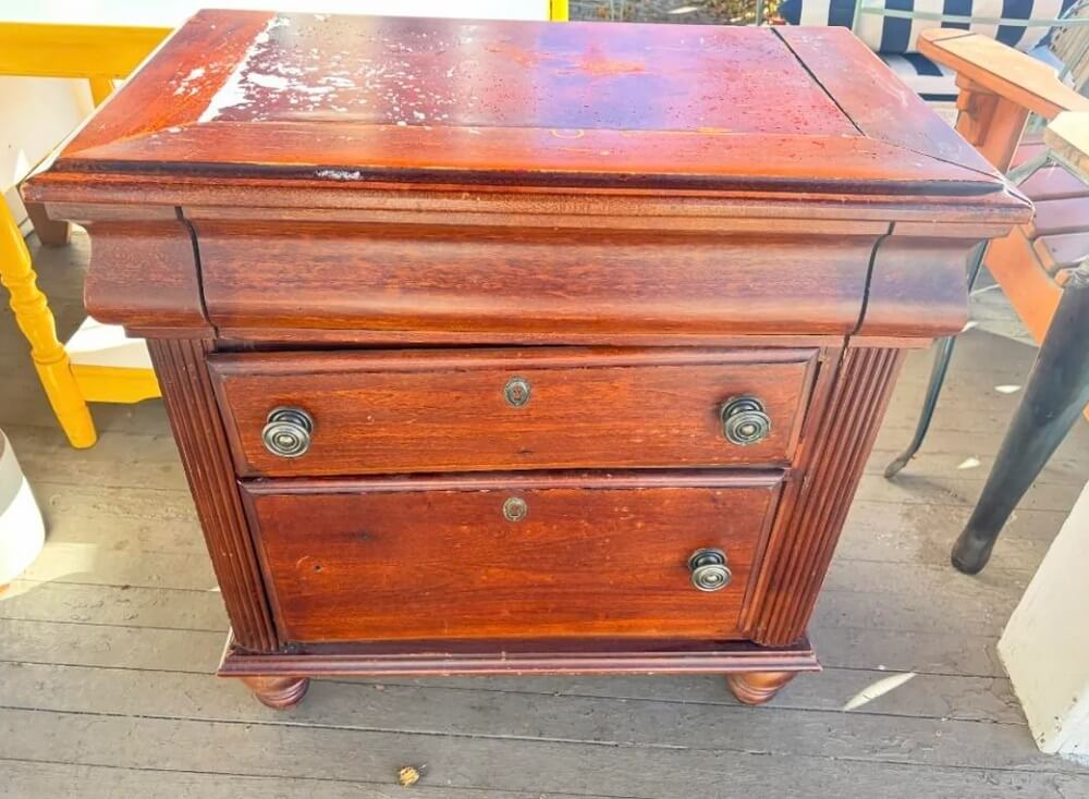A photo of an Ethan Allen nightstand has been gaining attention, surprising viewers who assumed the original poster must have lived in a wealthy area.