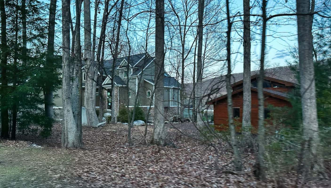 A homeowner sparked an important discussion about generator safety after posting a photo of their hazardous setup.