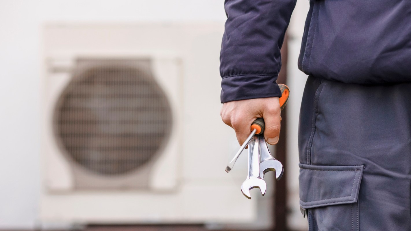 A frustrated homeowner sought advice on Reddit on the best heat pump installers after a bad experience with an HVAC technician.